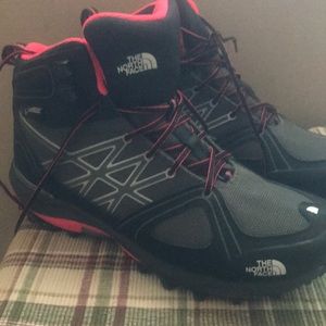 North face pro boots. Never worn